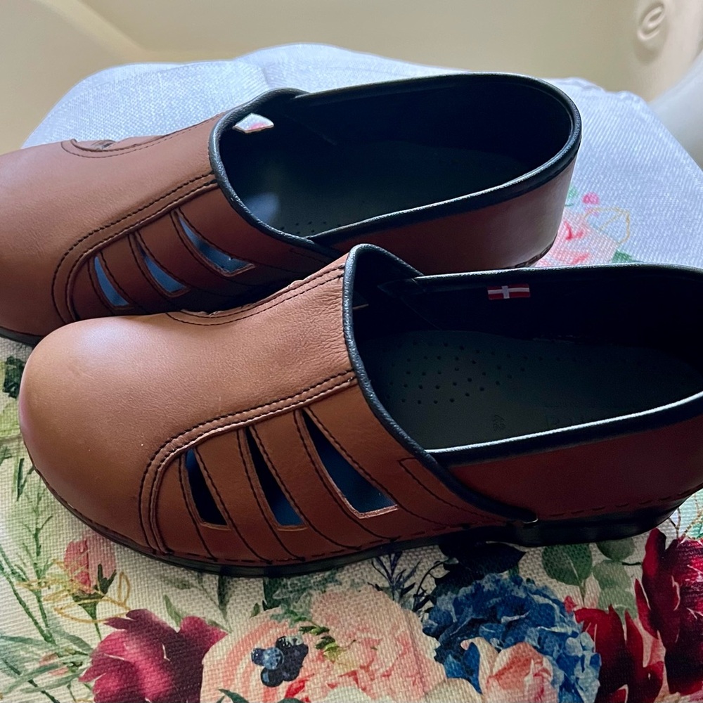 Sanita Brown Leather Men's Slip-On Clogs